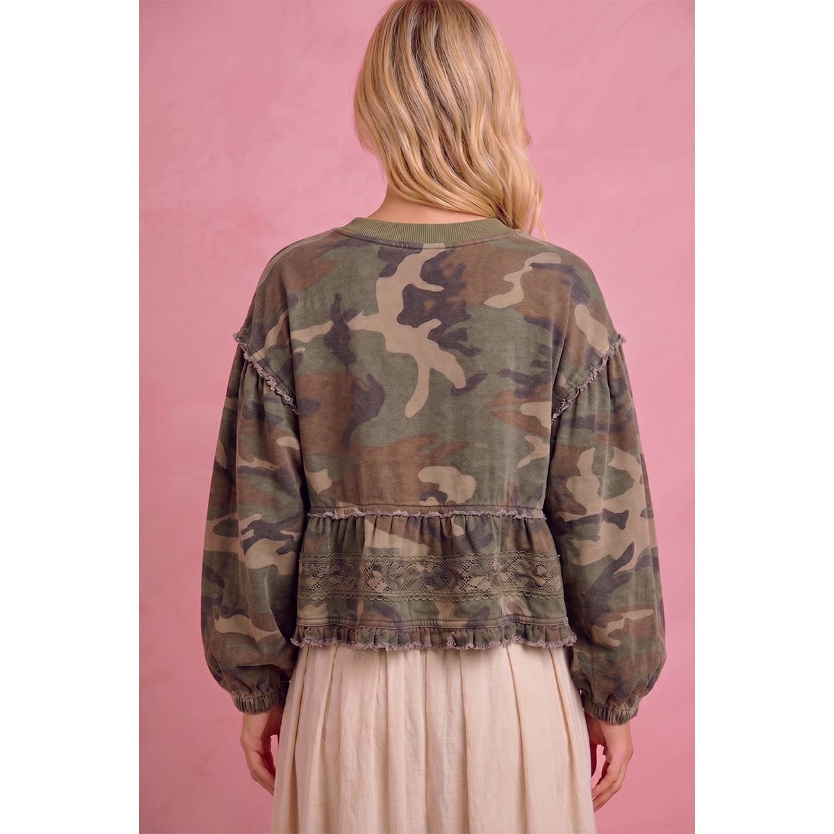 CAMO PRINTED TIERED RUFFLED HEM WITH LACE SLEEVES TOP