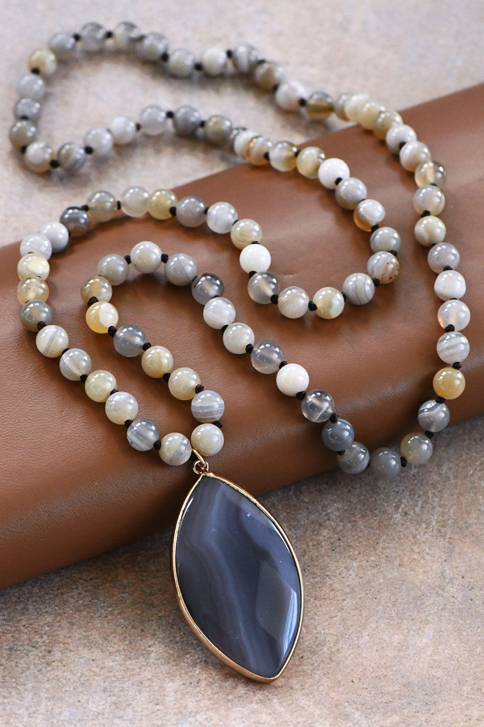 Natural Stone Bead Necklace with Agate Pendant 774
