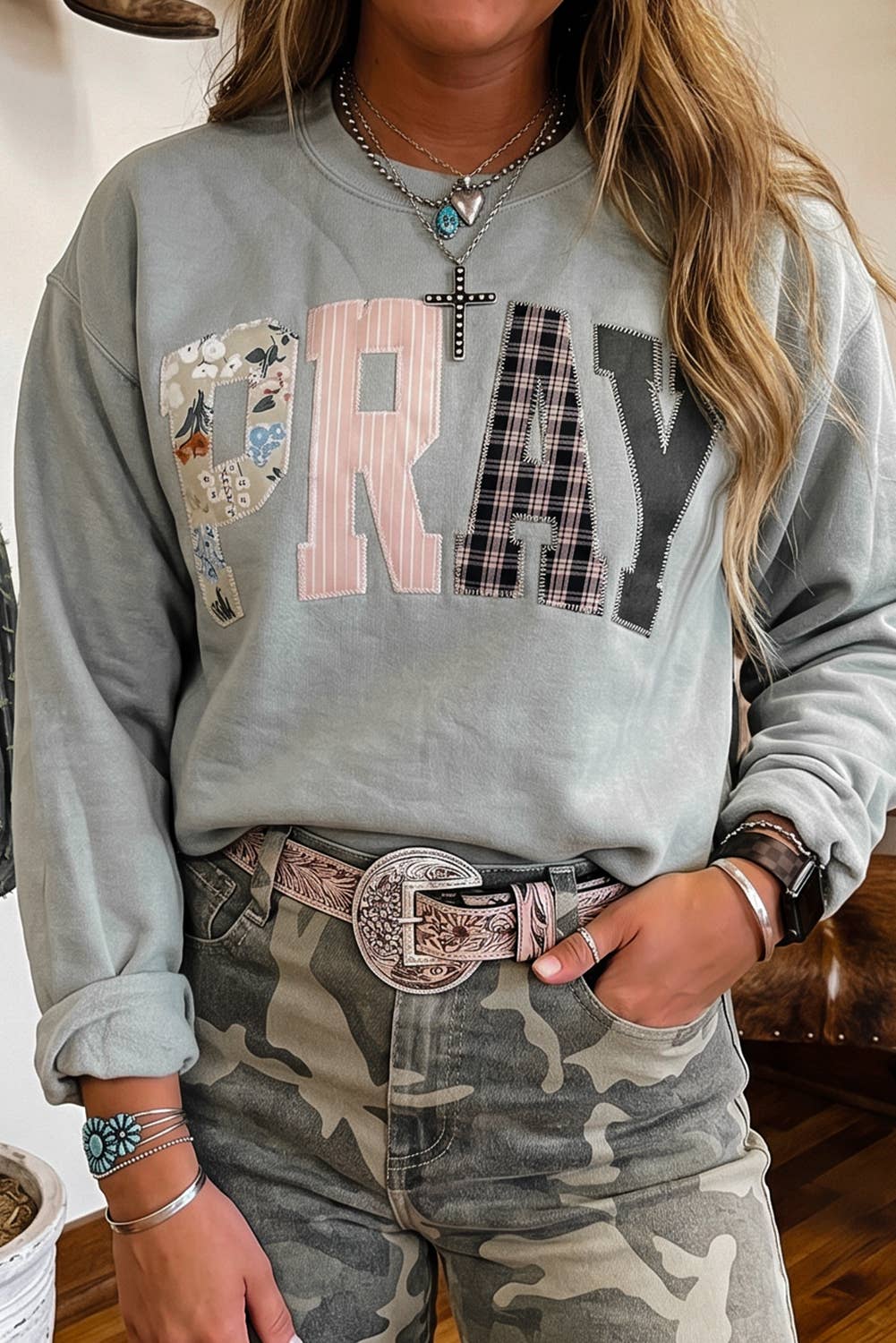 Striped PRAY Embroidered Patch Crew Neck Sweatshirt | S-4X