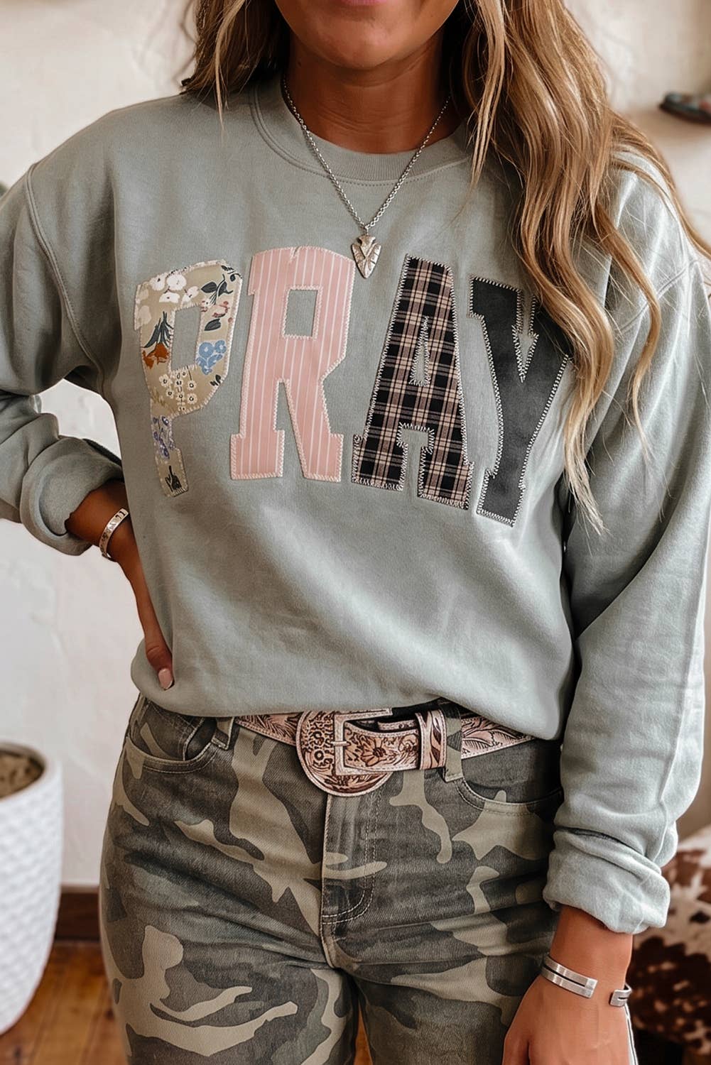 Striped PRAY Embroidered Patch Crew Neck Sweatshirt | S-4X